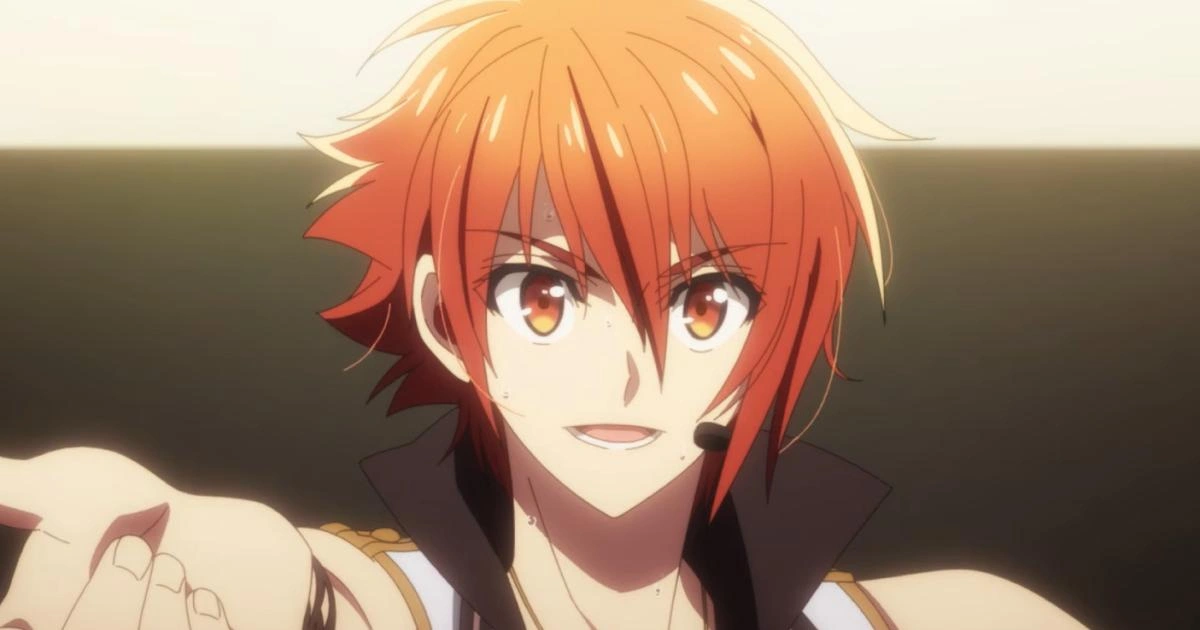 《IDOLiSH7》主角七瀨陸在舞台上揮汗演出,帶著微笑向觀眾伸出手,展現偶像的自信與光芒。